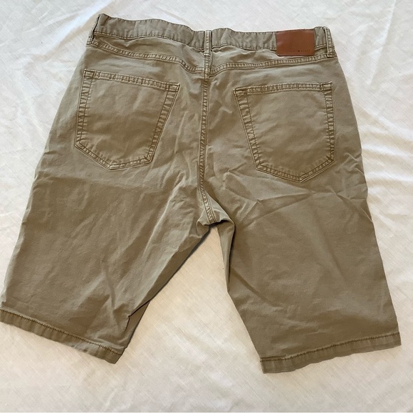 LUCKY Brand shorts. Size 36 - Picture 3 of 4